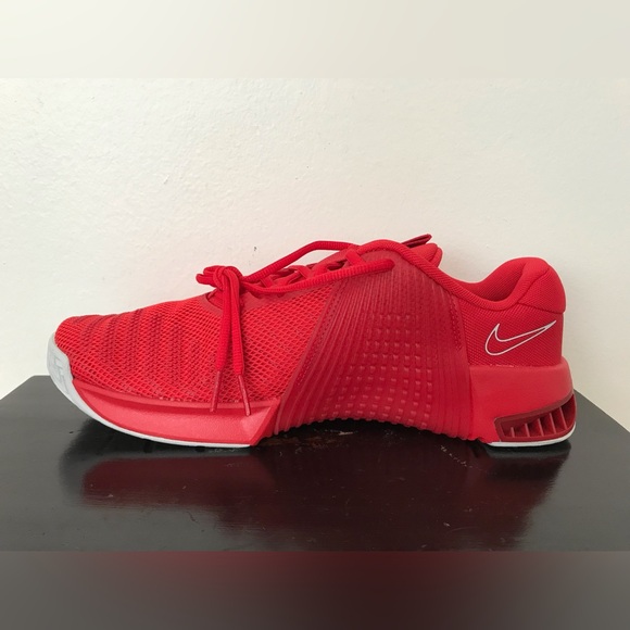 Size 10.5 Mens Nike Metcon 9 Gym Weightlifting Workout Shoes Red DZ2617-600 - Picture 4 of 8